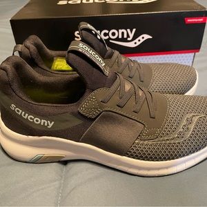 Saucony Stretch & Go Breeze 2.0 - Size 9.5  Worn a few times- great condition